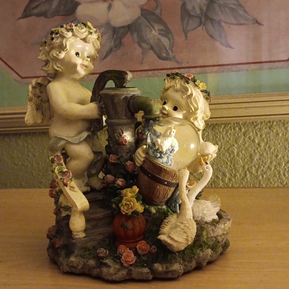 CLASSIC TREASURES Musical Water Globe Twins Cherubs Sculpture - Picture 1 of 5